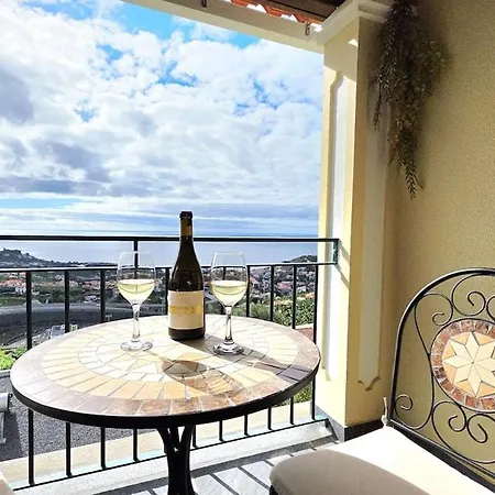 Casa Amarela - Hébergement de vacances Estreito de Câmara de Lobos