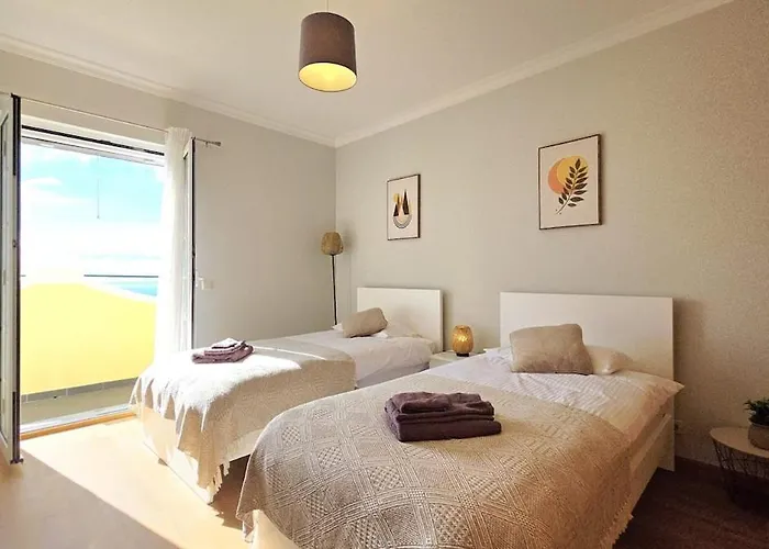 Casa Amarela - * Estreito de Câmara de Lobos